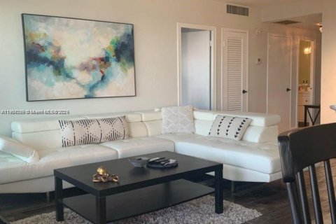 Copropriété à louer à Hollywood, Floride: 1 chambre, 75.44 m2 № 1963622 - photo 5