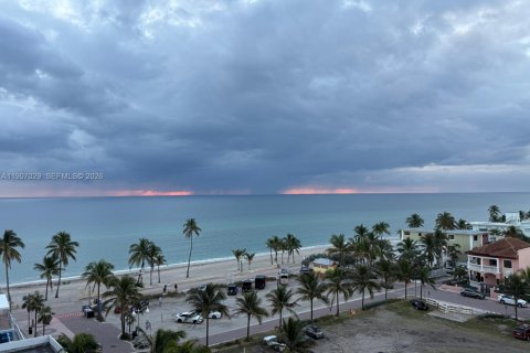 Condominio en alquiler en Hollywood, Florida, 1 dormitorio, 75.44 m2 № 1963622 - foto 24