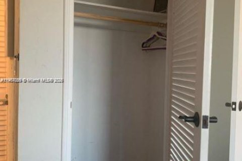 Copropriété à louer à Hollywood, Floride: 1 chambre, 75.44 m2 № 1963622 - photo 8