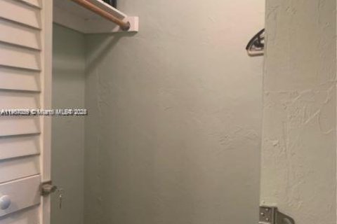 Copropriété à louer à Hollywood, Floride: 1 chambre, 75.44 m2 № 1963622 - photo 15