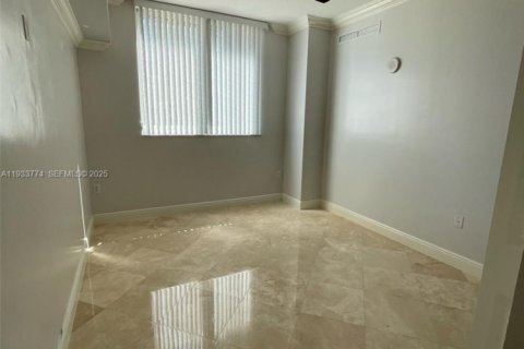 Condominio en alquiler en Hallandale Beach, Florida, 2 dormitorios, 132.39 m2 № 1992045 - foto 11