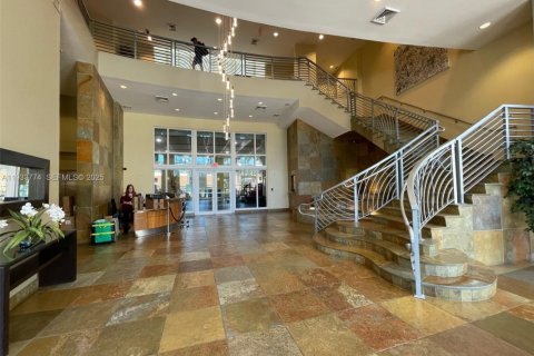 Condominio en alquiler en Hallandale Beach, Florida, 2 dormitorios, 132.39 m2 № 1992045 - foto 17