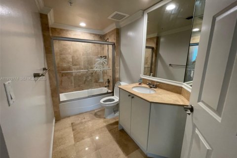 Condominio en alquiler en Hallandale Beach, Florida, 2 dormitorios, 132.39 m2 № 1992045 - foto 13