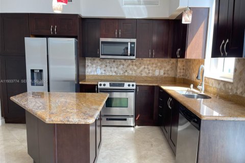 Condominio en alquiler en Hallandale Beach, Florida, 2 dormitorios, 132.39 m2 № 1992045 - foto 3