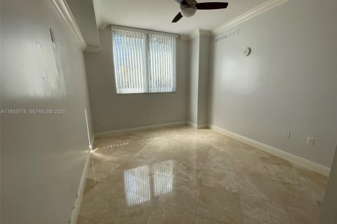 Condominio en alquiler en Hallandale Beach, Florida, 2 dormitorios, 132.39 m2 № 1992045 - foto 12