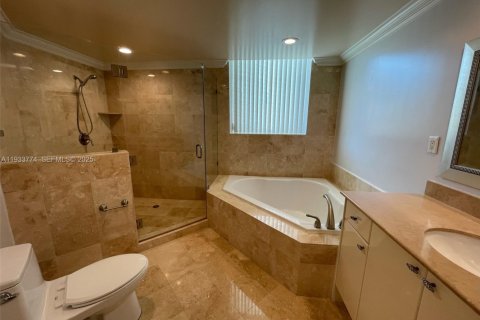 Condominio en alquiler en Hallandale Beach, Florida, 2 dormitorios, 132.39 m2 № 1992045 - foto 8