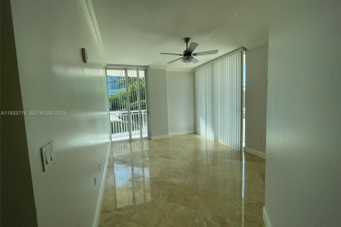 Condominio en alquiler en Hallandale Beach, Florida, 2 dormitorios, 132.39 m2 № 1992045 - foto 7
