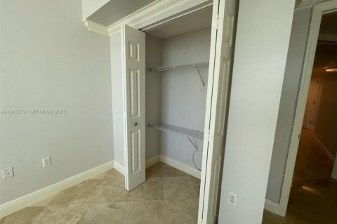 Condominio en alquiler en Hallandale Beach, Florida, 2 dormitorios, 132.39 m2 № 1992045 - foto 15