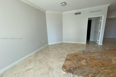 Condominio en alquiler en Hallandale Beach, Florida, 2 dormitorios, 132.39 m2 № 1992045 - foto 4