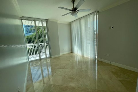 Condominio en alquiler en Hallandale Beach, Florida, 2 dormitorios, 132.39 m2 № 1992045 - foto 5