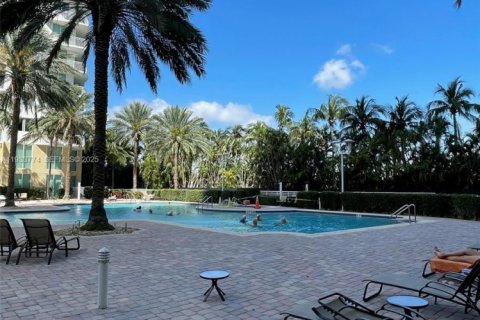 Condominio en alquiler en Hallandale Beach, Florida, 2 dormitorios, 132.39 m2 № 1992045 - foto 18
