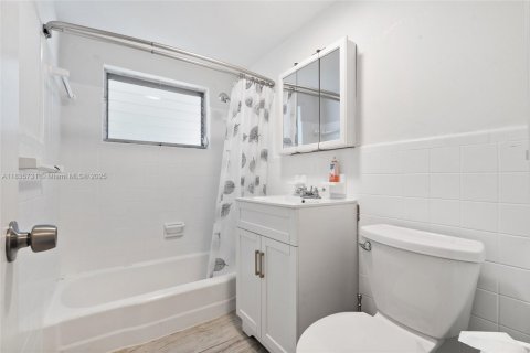 Propiedad comercial en venta en Miami, Florida, 201.97 m2 № 1819871 - foto 24