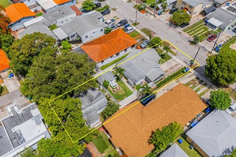 Propiedad comercial en venta en Miami, Florida, 201.97 m2 № 1819871 - foto 3