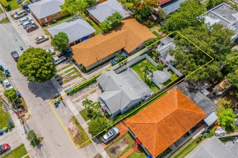Propiedad comercial en venta en Miami, Florida, 201.97 m2 № 1819871 - foto 2