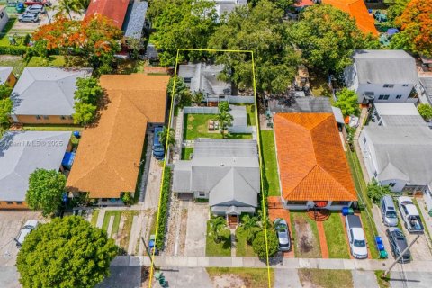 Propiedad comercial en venta en Miami, Florida, 201.97 m2 № 1819871 - foto 1