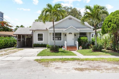 Propiedad comercial en venta en Miami, Florida, 201.97 m2 № 1819871 - foto 11