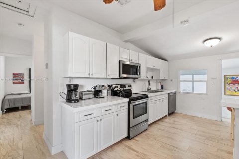 Propiedad comercial en venta en Miami, Florida, 201.97 m2 № 1819871 - foto 15
