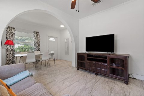 Propiedad comercial en venta en Miami, Florida, 201.97 m2 № 1819871 - foto 19