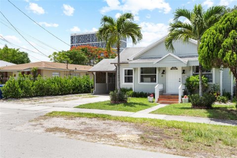 Propiedad comercial en venta en Miami, Florida, 201.97 m2 № 1819871 - foto 12