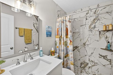 Condo in Englewood, Florida, 2 bedrooms  № 1903853 - photo 16