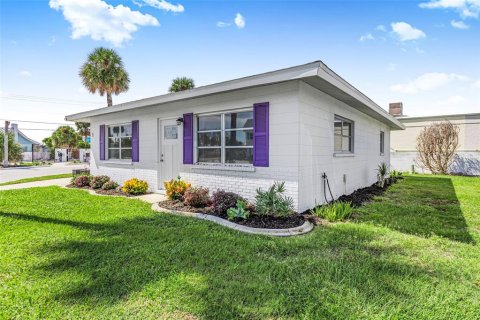 Condo in Englewood, Florida, 2 bedrooms  № 1903853 - photo 11