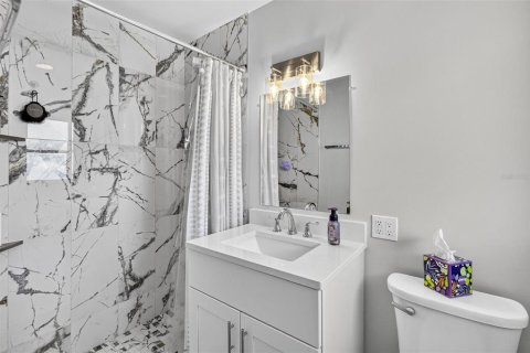 Condo in Englewood, Florida, 2 bedrooms  № 1903853 - photo 19