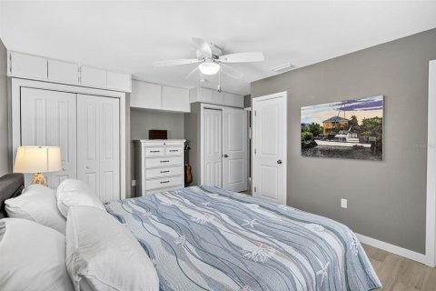 Condo in Englewood, Florida, 2 bedrooms  № 1903853 - photo 14