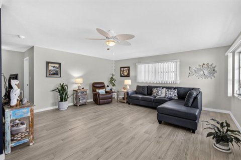 Condo in Englewood, Florida, 2 bedrooms  № 1903853 - photo 21