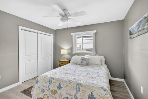 Condo in Englewood, Florida, 2 bedrooms  № 1903853 - photo 17