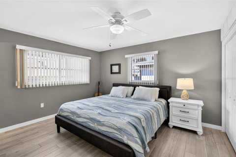 Condo in Englewood, Florida, 2 bedrooms  № 1903853 - photo 13