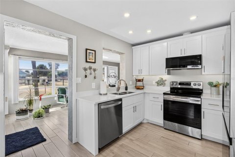 Condo in Englewood, Florida, 2 bedrooms  № 1903853 - photo 25