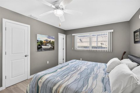 Condo in Englewood, Florida, 2 bedrooms  № 1903853 - photo 15
