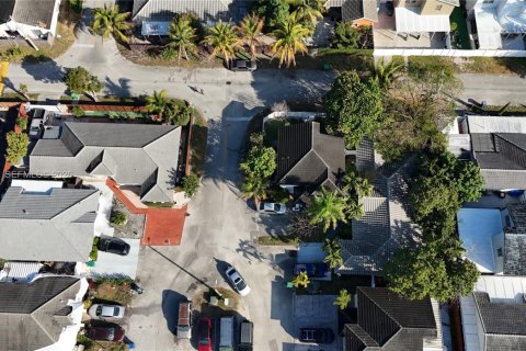 Купить виллу или дом в Майами-Гарденс, Флорида 3 спальни, 144.56м2, № 2032834 - фото 24