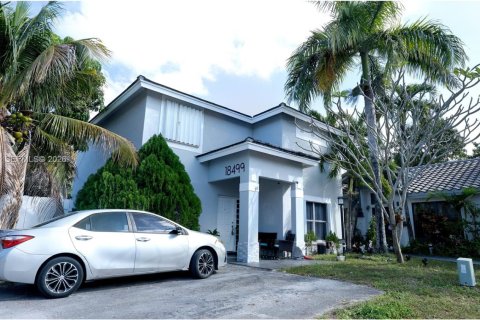 Дом в Майами-Гарденс, Флорида 3 спальни, 144.56м2 № 2032834