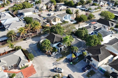 Купить виллу или дом в Майами-Гарденс, Флорида 3 спальни, 144.56м2, № 2032834 - фото 25