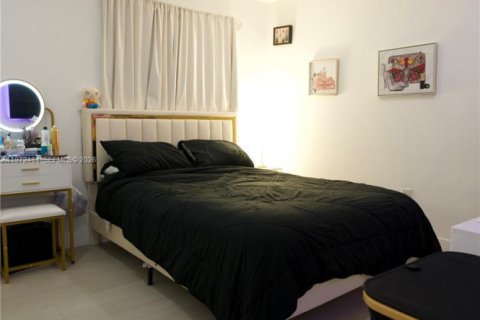 Купить виллу или дом в Майами-Гарденс, Флорида 3 спальни, 144.56м2, № 2032834 - фото 15