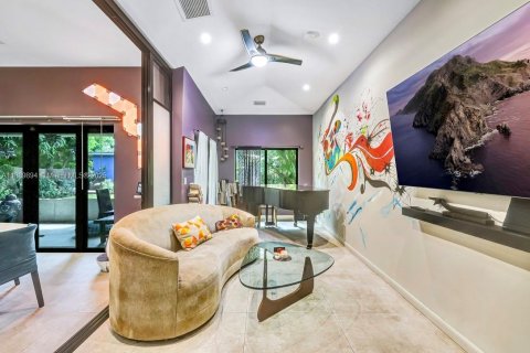 House in North Miami, Florida 4 bedrooms, 210.05 sq.m. № 1948216 - photo 28