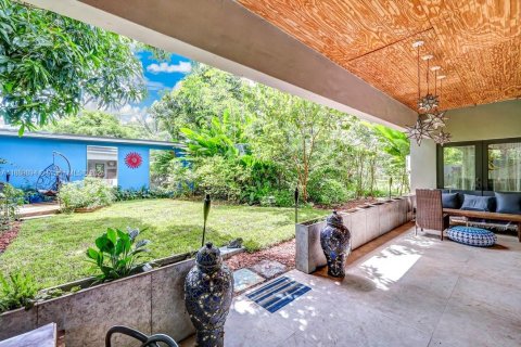 House in North Miami, Florida 4 bedrooms, 210.05 sq.m. № 1948216 - photo 3