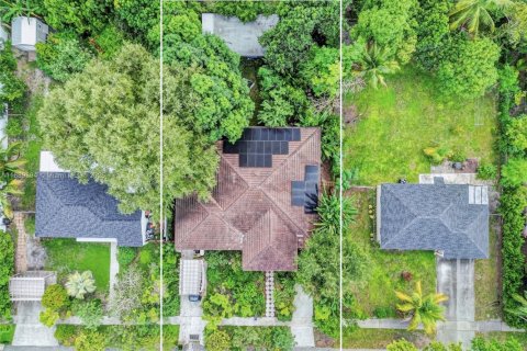 House in North Miami, Florida 4 bedrooms, 210.05 sq.m. № 1948216 - photo 9
