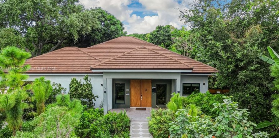 House in North Miami, Florida 4 bedrooms, 210.05 sq.m. № 1948216