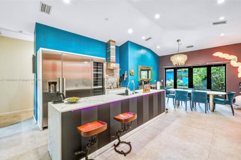 House in North Miami, Florida 4 bedrooms, 210.05 sq.m. № 1948216 - photo 15