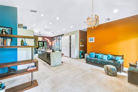 House in North Miami, Florida 4 bedrooms, 210.05 sq.m. № 1948216 - photo 16