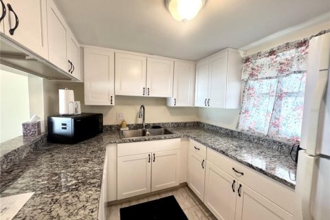 Condo in Seminole, Florida, 2 bedrooms  № 2366774