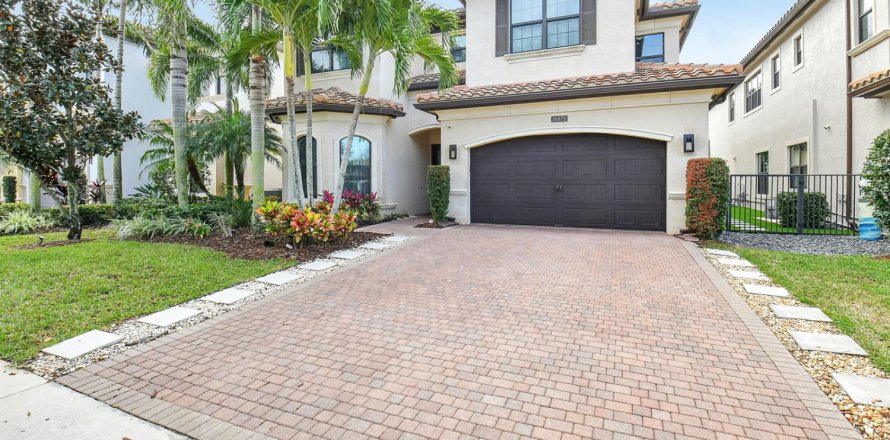 Casa en Delray Beach, Florida 5 dormitorios, 373.65 m2 № 2177294