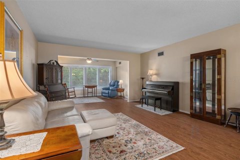 Condo in Clearwater, Florida, 2 bedrooms  № 1900812 - photo 12