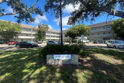 Condo in Clearwater, Florida, 2 bedrooms  № 1900812 - photo 1