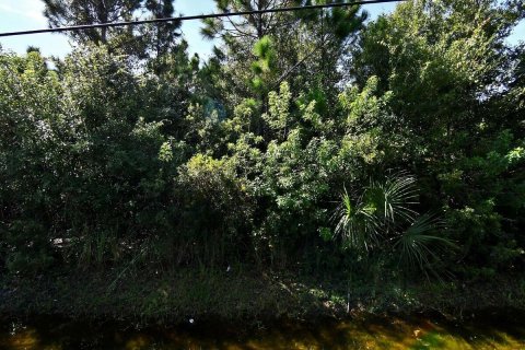 Commercial property in St. Lucie, Florida № 2083196