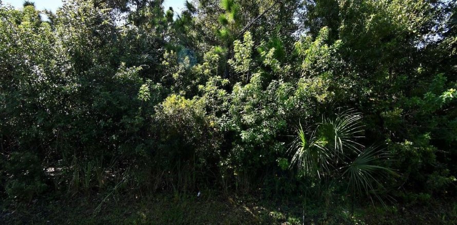 Commercial property in St. Lucie, Florida № 2083196
