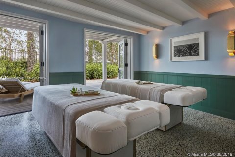 Condo in Surfside, Florida, 2 bedrooms  № 2041147 - photo 21