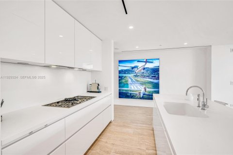 Condo in Surfside, Florida, 2 bedrooms  № 2041147 - photo 5